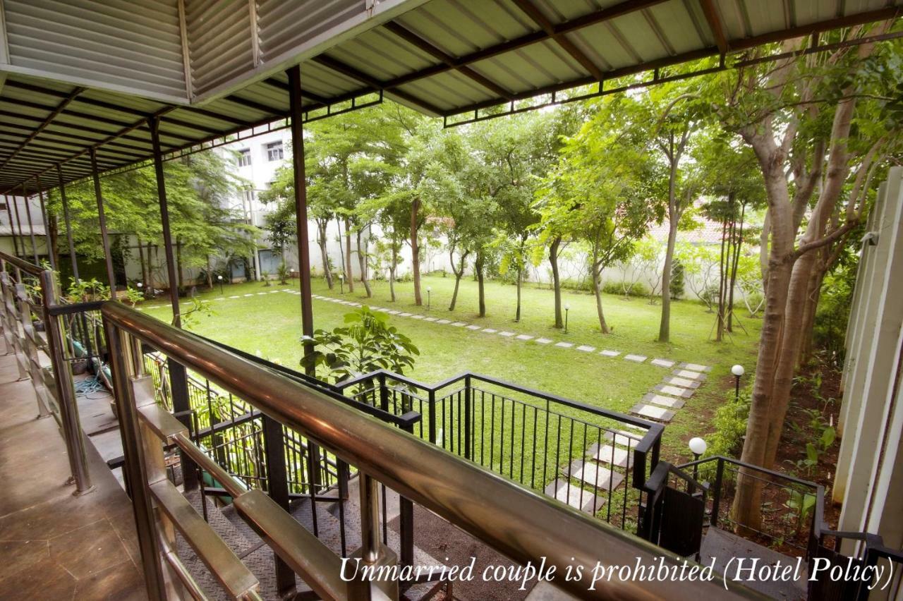 Hotel Gren Alia Jakarta Exterior photo